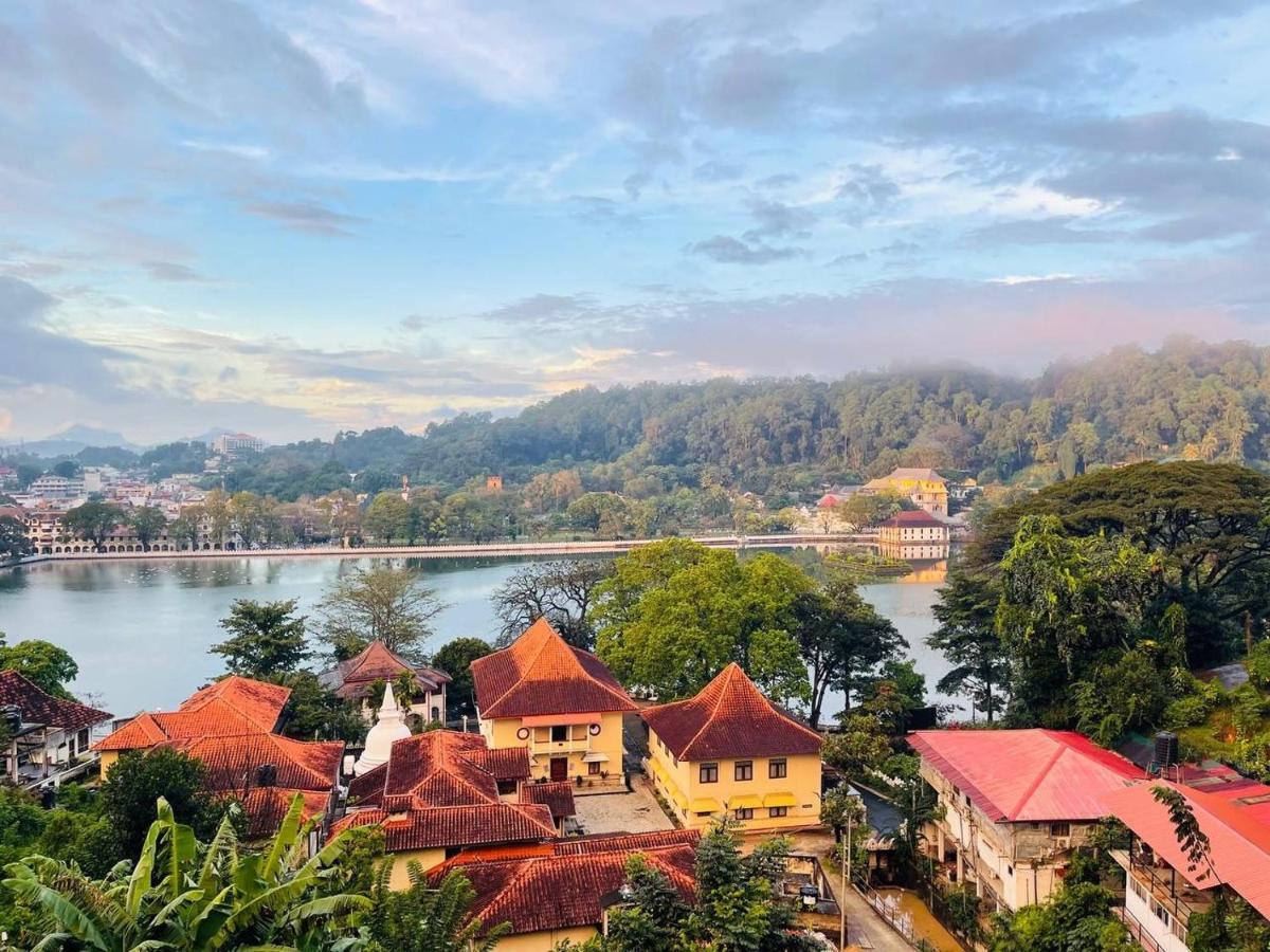 The Glen Kandy Luaran gambar